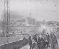 Displacement of Germans from Stříbro, march to the railway station, 1946

