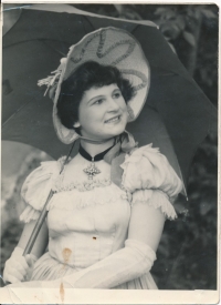 Jana Hrabětová v divadelní roli, 1957