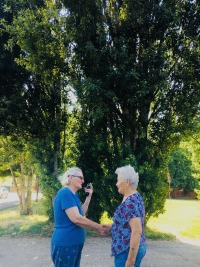 Stretnutie pamätníčok Márie Bors a Anny Szirtli po 74 rokoch, 2021, Mosonymagyaróvár