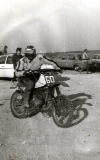 Václav Valeš v roce 1973 na závodech terénních motocyklů
