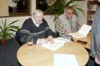 Křest knihy, společně s Karlem Jandou (vlevo), 2010