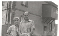 Antonín Sekyrka with his father in Terezín in 1984