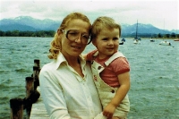 In emigration in Chiemsee, with her daughter Terezka, 1981