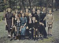 Bohumila Hofmannová (the youngest girl in the front) with her parents and all of her siblings