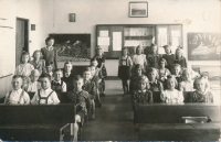 With his classmates at school in Hloubětín, Jaromír Pomahač in the first bench, third from the left, Prague