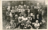 Jaromír Pomahač with his classmates at a school trip, Josefův Důl