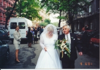 Jaromír Pomahač with his daughter Vera at her wedding, Prague, 2001