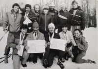 Róbert Vasiliak ako tréner so svojimi zverencami, preteky na Skalke, 80. roky.