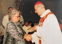 Anna Srbová accepting an award from the bishop František Radkovský 