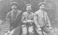 Jan Kozák (in the middle) with friends, Josef Kalfus on the right, 1928