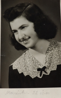 Mária Blažovská ako 22-ročná, teda zrejme v roku 1955, keď sa mohli vysťahovať za otcom na Slovensko