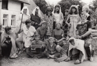 Jana Müllerová wearing a scarf in the middle on the right, on a trip with children in 1981
