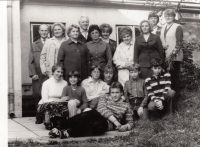 Jana Müllerová is on the bottom left, a flat seminar in 1980
