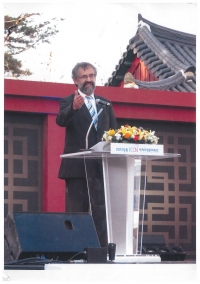 Jan Pijáček at the opening of an international festival in Kangnung (Gangneung) in South Korea. 2012