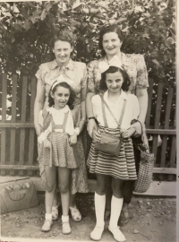 Viera with her mother and a friend with her daughter, with whom they survived Ravensbrück