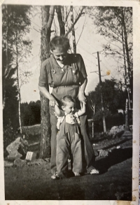 Viera with her mother in Sweden after the war