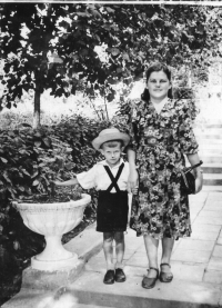 Yuriy Zirchenko and aunt Milia Terletska in the city park, Truskavets, 1950s.