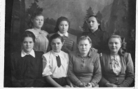Дарія Гермак, в першому ряді перша з ліва, з білоруськими ув’язненими в колонії в Красноборі – 1953 р. 
