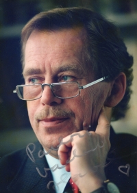 Photograph of Václav Havel with a dedication to Pavel Taťoun