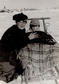 Zimní závody Postaru se synem Honzou, 1984