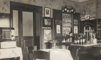 The interior of the pub at the beginning of the 20th century 
