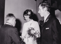 Elena Moskalová with her husband Jiří Moskal at their wedding at the Sychrov castle in 1969 
