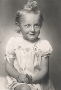 A four-year-old Elena Moskalová in 1951
