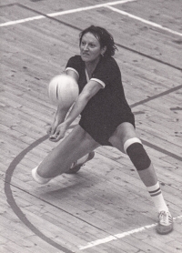 The volleyball player Elena Moskalová receiving a service