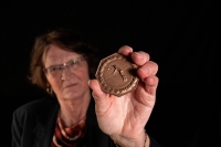 Elena Moskalová in 2021 holding the bronze medal from the European Championship in 1967