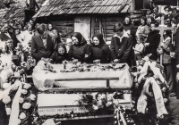 Klepáček parents over the coffin of their daughter, Svatá Helena, the year 1979