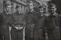 Students of the Military Air Academy (room mates), from left: Antonín Zelenka, Zdeněk Zikmund, Václav Vondrovic, Karel Zuzka, Josef Zeman - in the photo from Havlíčkův Brod in 1945; all were discharged from the army after February 1948