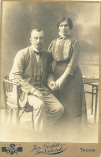 Antonín Janeček s manželkou Marií (1915)