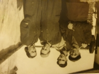 Rok 1945, matka Blanka s rodičmi a bratom.
