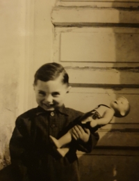 1951, trojročný Michal v Bratislave.
