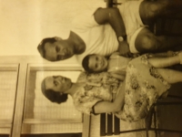 1951, s rodičmi v Karlových Varoch.
