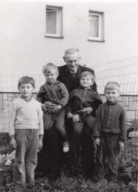 Josef Vyskočil with his grandchildren