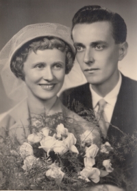 The wedding photo of Marie Sovová a Jaroslav Sova (1959)