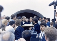 Václav Havel's visit in Chotiněves in 1990