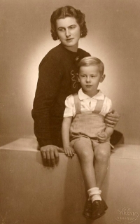 Hedvika Köhlerová with Jan Köhler the Younger, her stepson, who died in 2007. Praha, 1945