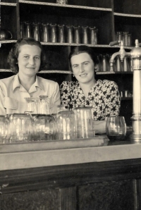 Hedvika (right) with her sister Melánia in pub in Liborča. 1946 