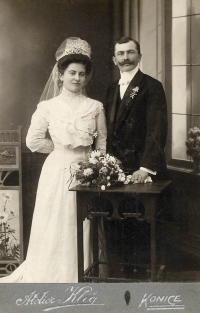 Wedding photograph of Arthur and Silvie Sproseč, Hedvika's parents. Konice u Prostějova, 1910