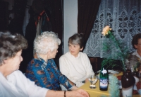Jana Singerová první zprava s přáteli, 1998