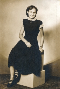 Irena Musilová as a 15 year old girl
