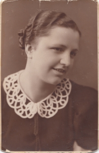 Brunhilda Bürgerová, mother of the witness, 1938
