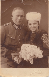 Wedding photo of Hana Korcinová´s mother Brunhilda with her first husband Robert Simon, a Wehrmacht soldier, from March 6, 1943