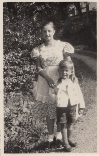 Mother Brunhilde in 1935 with her cousin Gert, who was deported in 1946. They met in 1975 in Jablonec