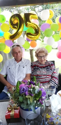 Oslava 95. narozenin, pamětnice a syn Eduard, 2020