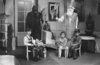 Santa's gifts. Children from the left: Ivo, Radana and Karel Fürst, the devil – the son of the house manager, St. Mikuláš – uncle Ladislav Fürst, around 1942
