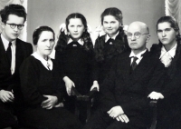 Tomeš family in Trmice, 1948