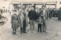 Josef Achrer, s rodiči a strýcem 1955, Brno